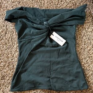 Twist off shoulder contour top